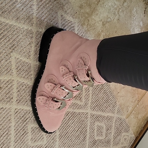 Givenchy's 'Elegant' ankle pink suede boots - Picture 13 of 13